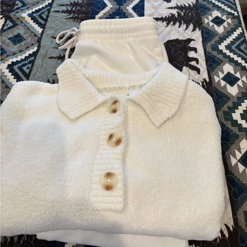 UGG Cream Soft Sweatsuit This two piece set is gorgeous. - Picture 4 of 9